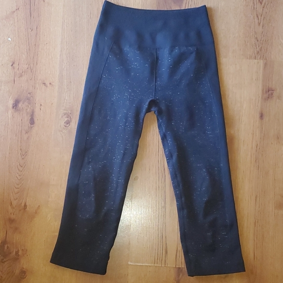lululemon athletica Pants - Lululemon athletica cropped leggings